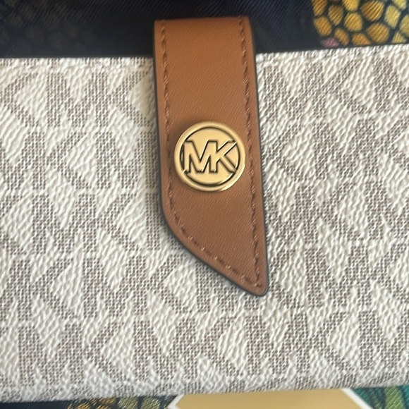 Brand New Michael Kors Vanilla Acorn Small Tab Card Case Holder Snap Close - Picture 3 of 15